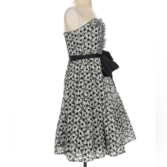 Moulinette Soeurs Floral Aplique Strapless Dress - Picture 3 of 10